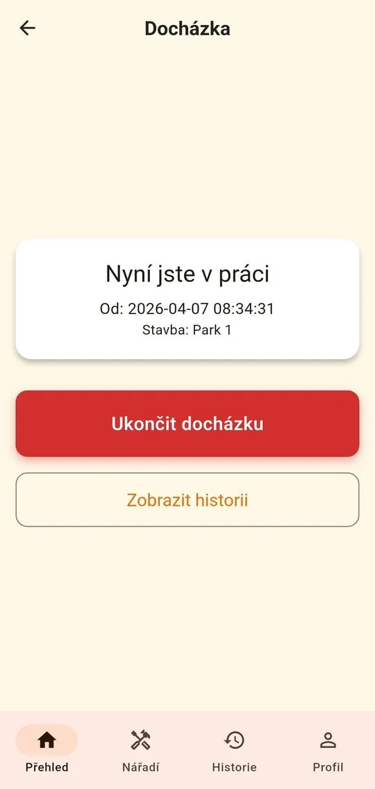 Stavebník v telefonu: docházka na stavbě běží, tlačítko Ukončit docházku